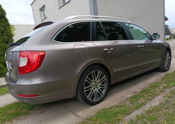 Skoda Superb cena 32500 przebieg: 260000, rok produkcji 2011 z Działdowo małe 121